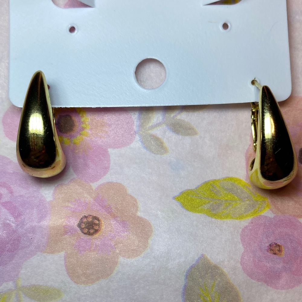 New ✨14-karat gold-plated earrings.✨